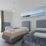 Ferienhaus Wave Island! Luxury A - Piscina E Park Free! Lido di Jesolo