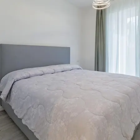 Semesterbostad Wave Island! Luxury A - Piscina E Park Free! Lido di Jesolo