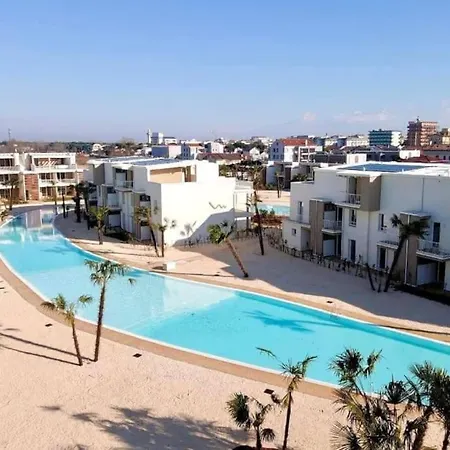 Semesterbostad Wave Island! Luxury A - Piscina E Park Free! Lido di Jesolo