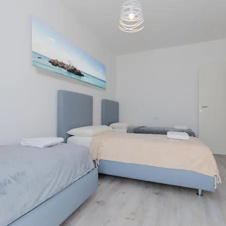 Semesterbostad Wave Island! Luxury A - Piscina E Park Free! Lido di Jesolo