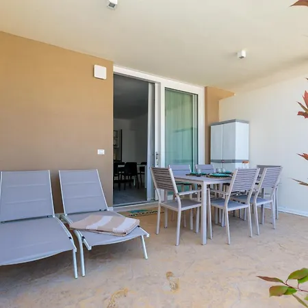 Wave Island! Luxury A - Piscina E Park Free! Holiday home Lido di Jesolo